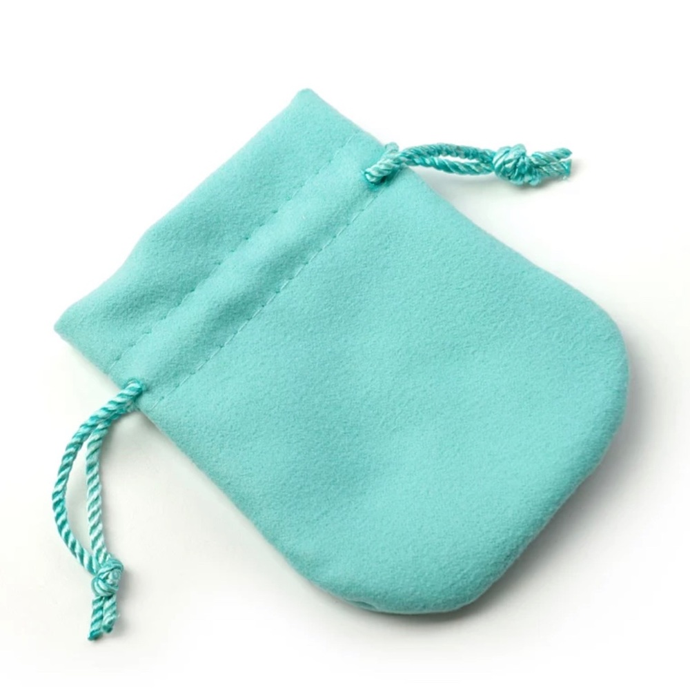 ✨Dainty Criss Cross Silver Ring✨ - Picture 5 of 6